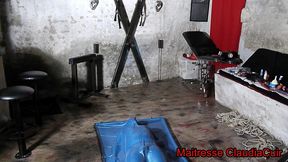 mon esclave enferme dans son vacbed, avec controle de la respiration