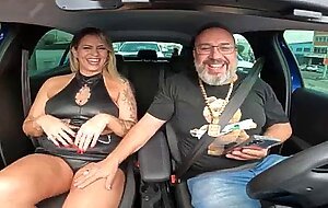 A milf carioca kristal stefanini queria dar o cu dentro da carona