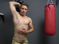 Fit Teen Gets Handjob From Stranger After Gym Workout