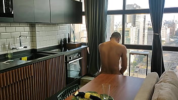 TATUADA SEXO NA COZINHA INTERRACIAL