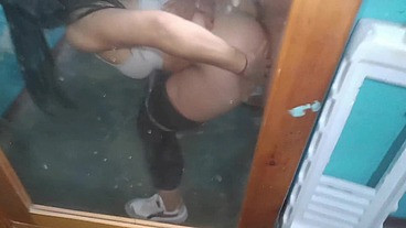 FOLLADA DE CULO A SU RICA HERMANASTRA ANTES DE IRSE AL GYM!!