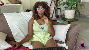 gamer hottie jenna foxx also loves playing with her dildo & pussy!