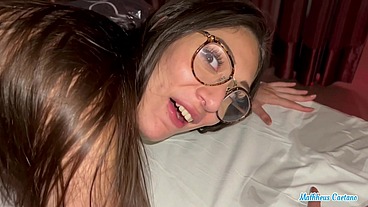 Depois da festa do Swing fomos pro motel continuar a brincadeira, macetei a ruivinha gostosa com força e ela fez muito squirting no meu pau
