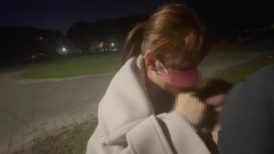 試着室オナニーと裸コートで公園露出！中出しSEXで溢れる精液が超エロい！