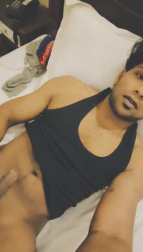 Teen boy in oyo room leak.. suscribe my channel and like me.... Masturbating