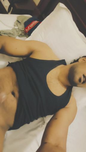 Teen boy in oyo room leak.. suscribe my channel and like me.... Masturbating