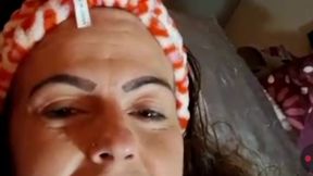 Tattooed BBW rubs her pussy and ass while juggling with a hot guy on webcam