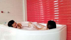 Uff rico ba&ntilde_o caliente en el jacuzzi