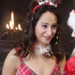 Christmas sex with petite Jill Kassidy and Isabella Nice