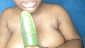 brown ebony fucking her cucumber