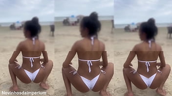 Novinha quase foi pega no flagra transando na praia