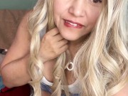 Rubia caliente abriendo el culo para ti