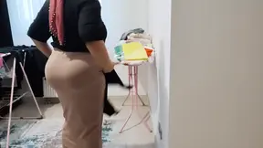 I love my stepmother&#039;s big ass so much I want to fuck her big ass.