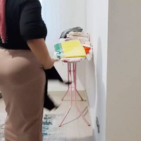 I love my stepmother&#039;s big ass so much I want to fuck her big ass.