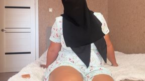 Turkish Khalifa with big ass masturbates