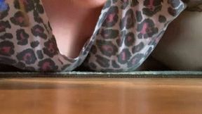 Carina Racy - Giantess Feeds Tinies From Feet