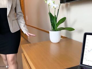 Workmate used by supervisor on a desk