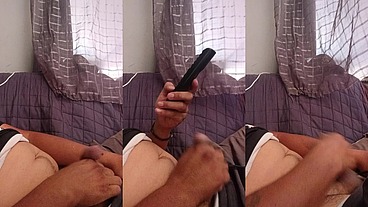 Me jalo la verga asta que me vengo