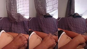 Me jalo la verga asta que me vengo