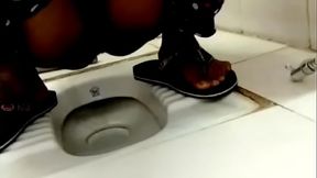 Desi girl pissing