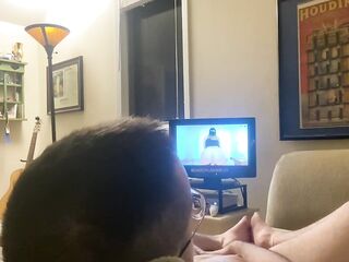 FtM rubs clit and rides pillow while watching porn