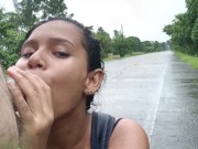 Mostrando mis tetas por la vía pública y haciendo mamada a mi conductora