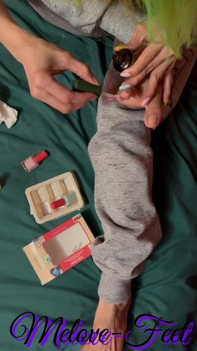 Melove Cleaning Her Toes and Doing Her Nails