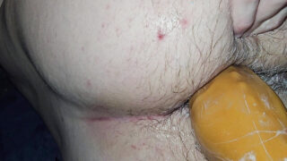 Papà orso francese con un grosso sedere a bolla viene preso in giro, preso a pugni e scopato con un dildo hardcore