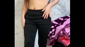 मेरी जवानी बहोत गरम हो रही है कोई आएगा बुज़ाने को