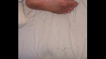 Cumshot on sleepy dirty soles