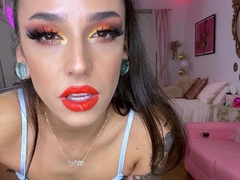 Brunette amateur webcam babe pleases pussy