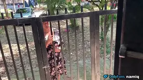 chica del servicio me seduce con su gran culo