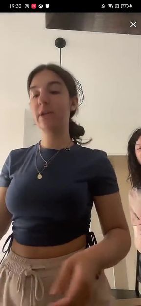 Amateur onlyfan shows off her ass