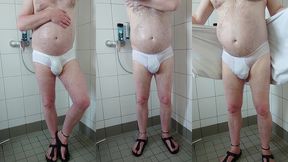 pissen und duschen nach spaziergang in der weissen unterhose