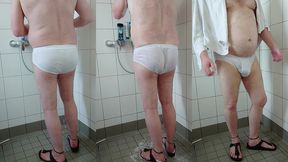 pissen und duschen nach spaziergang in der weissen unterhose