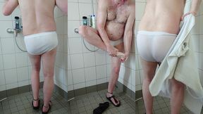pissen und duschen nach spaziergang in der weissen unterhose