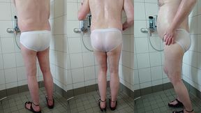pissen und duschen nach spaziergang in der weissen unterhose