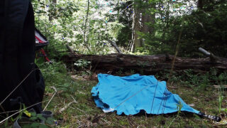 Solo-Mädchenfilm einer jungen polnischen Amateur-Schwulenschlampe, die mit einem Dildo masturbiert