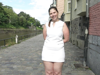 ”Alice, 35, very sassy webaster ...”