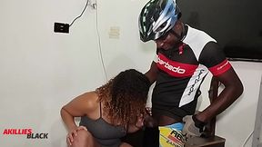 fui pedalar de bike voltei tirei a gostosa dos estudos pra gozar na sua buceta