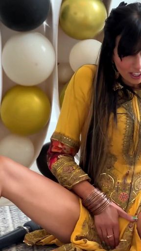 Aaliyah Yasin Gets Horny Whilst Waiting for Her Guests