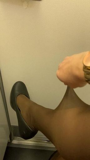 Cabin crew pinging her nylons in the airplane toilet