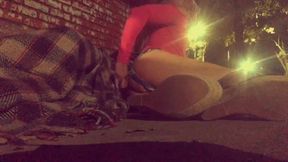 morador de rua fode cuzinho da safada em estrada movimentada