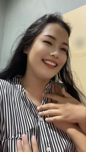 Young woman&amp;#039;s handjob is so good it makes me squirt