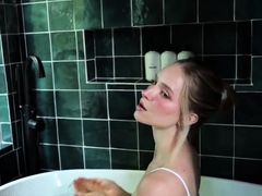 Pussy rubbing babe goes solo in shower play in hd