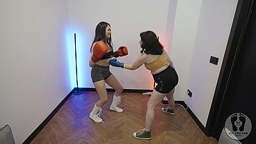 BOXING TRAINING ANA SPEARS VS EMMA SMILE FEMALE FIGHTING