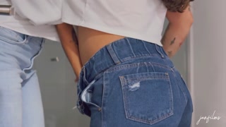 REAL ESTATE AGENT! He eats her pussy until he squirts it secretly from his girlfriend