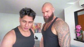 oso russo sentando sobre la verga de un joven bien dotado - parte i