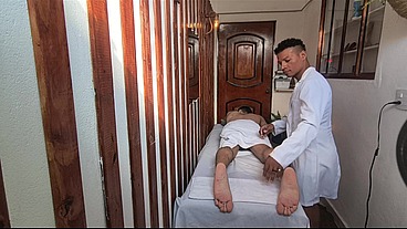 ERA PARA SER UMA DEPILAÇÃO COM MASSAGEM, MAS O CLIENTE ME COMEU E BEM GOSTOSO.