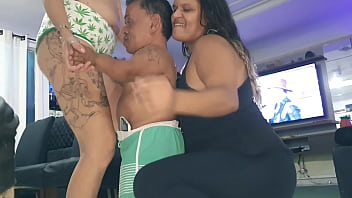 Festa de ano novo com o an&atilde_o pornografico Zezinho Teves  e as gostosas Paty Bumbum e Fada Mel